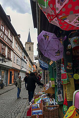 Erfurt  Deutschland  Menschen auf der Kraemerbruecke