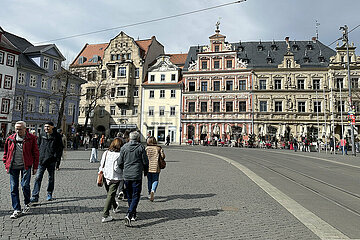 Erfurt  Deutschland  Menschen am Fischmarkt