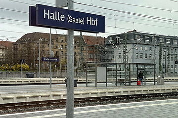 Halle (Saale)  Deutschland  Bahnsteige des Hauptbahnhofs