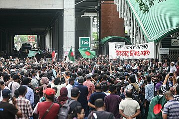 Students protest against quota system in government jobs in Dhaka  Bangladesh