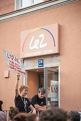 Menschenkette vom LeZ bis zum Sub in München gegen Queerfeindlichkeit