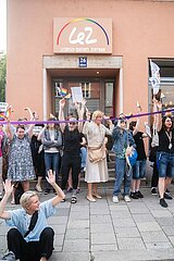 Menschenkette vom LeZ bis zum Sub in München gegen Queerfeindlichkeit