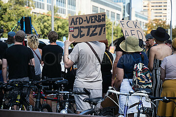 Demonstration gegen die Eröffnung des ersten AfD Büro in München