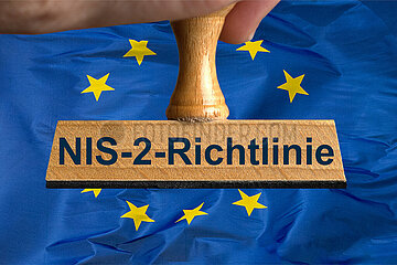 Symbolischer Stempel NIS-2-Richtlinie