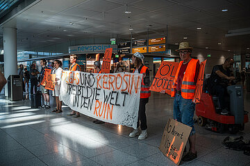 Protest der Letzten Generation am Flughafen München