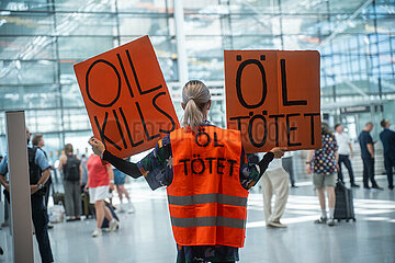 Protest der Letzten Generation am Flughafen München