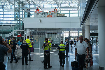 Protest der Letzten Generation am Flughafen München