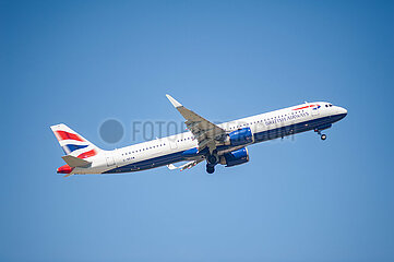 Berlin  Deutschland  Airbus A321neo Passagierflugzeug der British Airways beim Start vom Flughafen Berlin Brandenburg BER