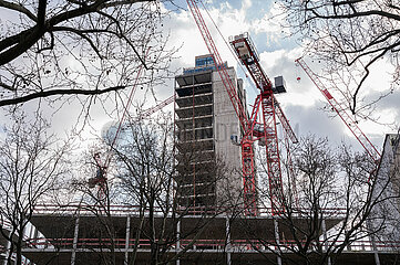 Berlin  Deutschland  Baukraene auf der Baustelle des Kudamm-Karrees am Kurfuerstendamm in Charlottenburg