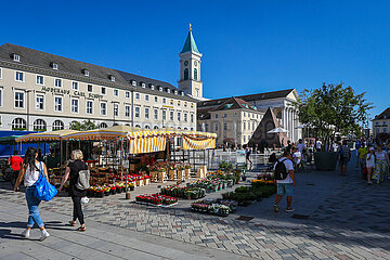 Blumenstand  Marktplatz  Altstadt  Karlsruhe  Baden-Wuerttemberg  Deutschland