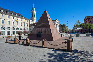 Pyramide  Marktplatz  Altstadt  Karlsruhe  Baden-Wuerttemberg  Deutschland