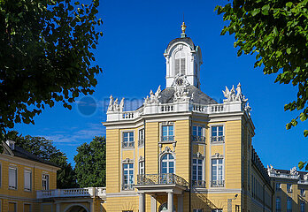 Schloss Karlsruhe  Schlossgarten  Karlsruhe  Baden-Wuerttemberg  Deutschland