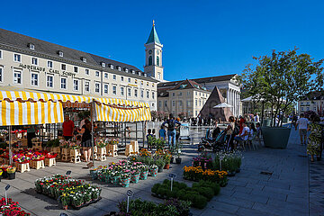 Blumenstand  Marktplatz  Altstadt  Karlsruhe  Baden-Wuerttemberg  Deutschland