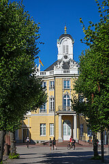 Schloss Karlsruhe  Schlossgarten  Karlsruhe  Baden-Wuerttemberg  Deutschland