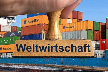 Symbolischer Stempel Weltwirtschaft