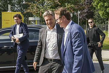 Bundesminister Robert Habeck und Michael Dammann  Geschäftsführer Gasnetz Hamburg