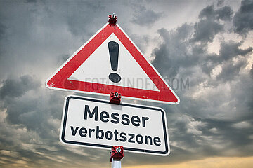 Symbolisches Warnschild Messerverbotszone