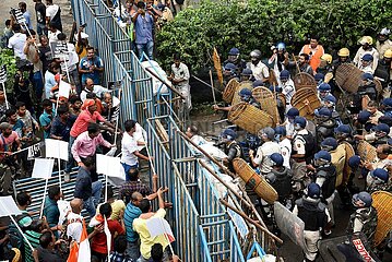 Riot Against Police After Doctor studen Crime