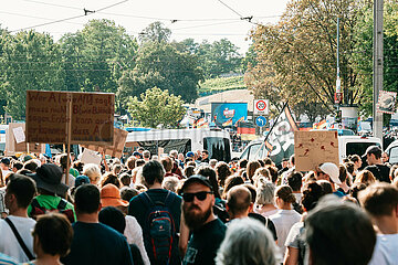 Gegendemo zu AfD-Wahlkampfabschluss in Erfurt