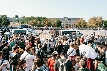 Gegendemo zu AfD-Wahlkampfabschluss in Erfurt