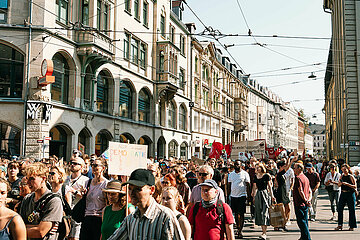 Gegendemo zu AfD-Wahlkampfabschluss in Erfurt