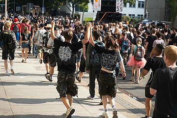 Tolerade  Technoparade gegen den Rechtsruck in Dresden