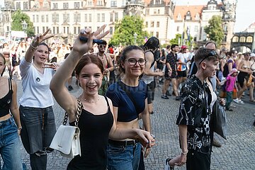 Tolerade  Technoparade gegen den Rechtsruck in Dresden