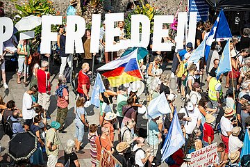 Verschwörungsideologische / Pro-Russische Friedensdemo in München