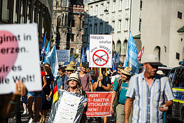 Verschwörungsideologische / Pro-Russische Friedensdemo in München