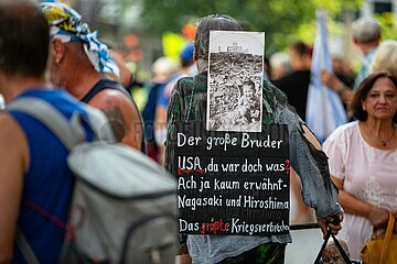 Verschwörungsideologische / Pro-Russische Friedensdemo in München