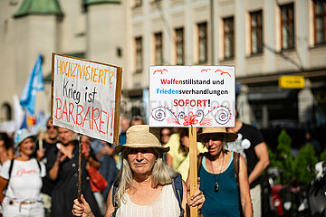 Verschwörungsideologische / Pro-Russische Friedensdemo in München