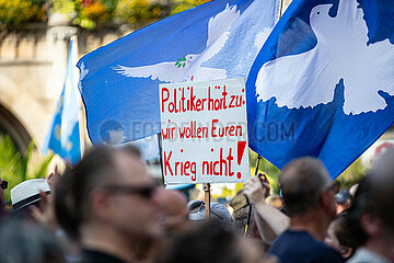 Verschwörungsideologische / Pro-Russische Friedensdemo in München