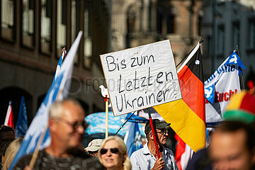 Verschwörungsideologische / Pro-Russische Friedensdemo in München