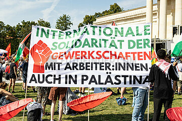 Protest zum Antikriegstag in München