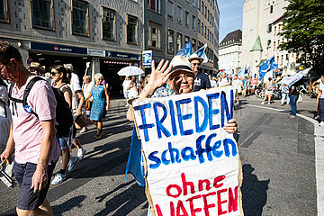 Verschwörungsideologische / Pro-Russische Friedensdemo in München