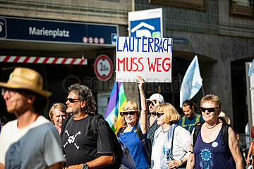 Verschwörungsideologische / Pro-Russische Friedensdemo in München