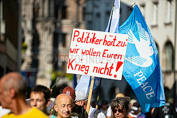 Verschwörungsideologische / Pro-Russische Friedensdemo in München