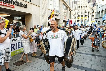 Verschwörungsideologische / Pro-Russische Friedensdemo in München