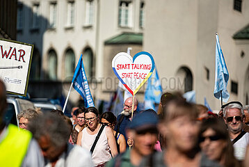 Verschwörungsideologische / Pro-Russische Friedensdemo in München