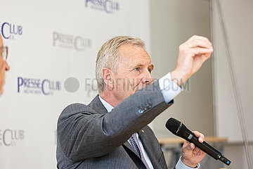 Altbundespräsident Christian Wulff im Presseclub München