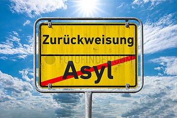 Symbolisches Ortsschild Zurueckweisung - Asyl