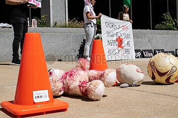 Washington DC: Political stret theatre & silent demostration for Gaza