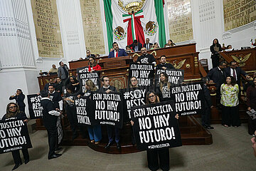 Opposition legislators Protest After the Approval Judicial Reform