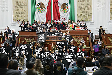 Opposition legislators Protest After the Approval Judicial Reform