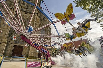 Kirche und Karussell: Kirmes auf dem Dorf