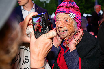 Margot Friedlaender beim Buergerfest 2024 auf Schloss Bellevue