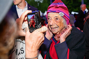 Margot Friedlaender beim Buergerfest 2024 auf Schloss Bellevue