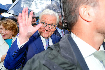 Frank-Walter Steinmeier beim Buergerfest 2024 auf Schloss Bellevue