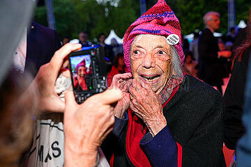 Margot Friedlaender beim Buergerfest 2024 auf Schloss Bellevue