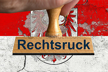 Symbolischer Stempel Rechtsruck